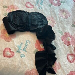 NEB flower crop top black